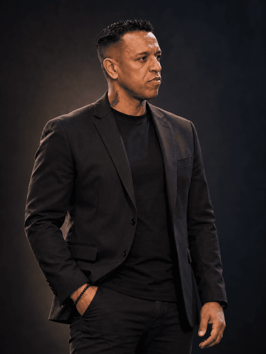 Retrato de Sidão usando blazer preto